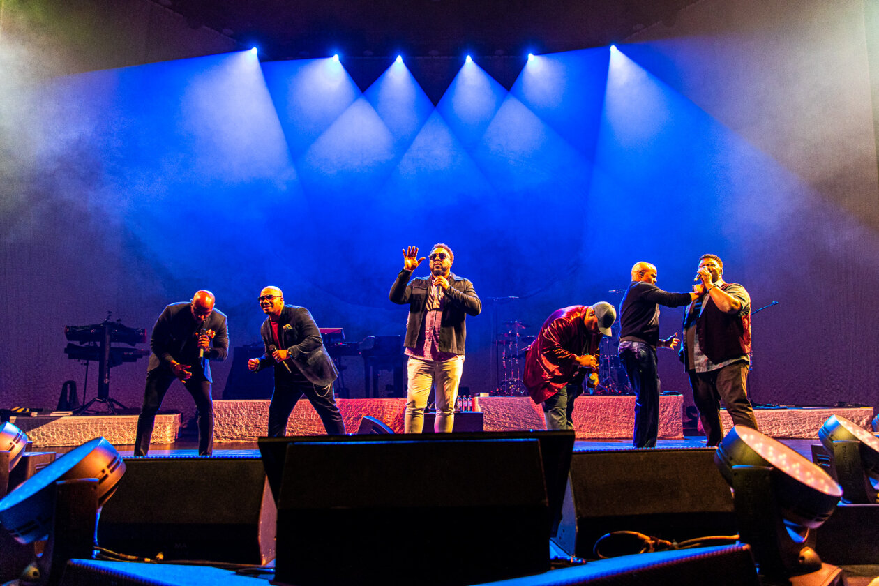 Auf Tour mit Pur: die A-cappella-Crew aus New York. – Naturally 7.