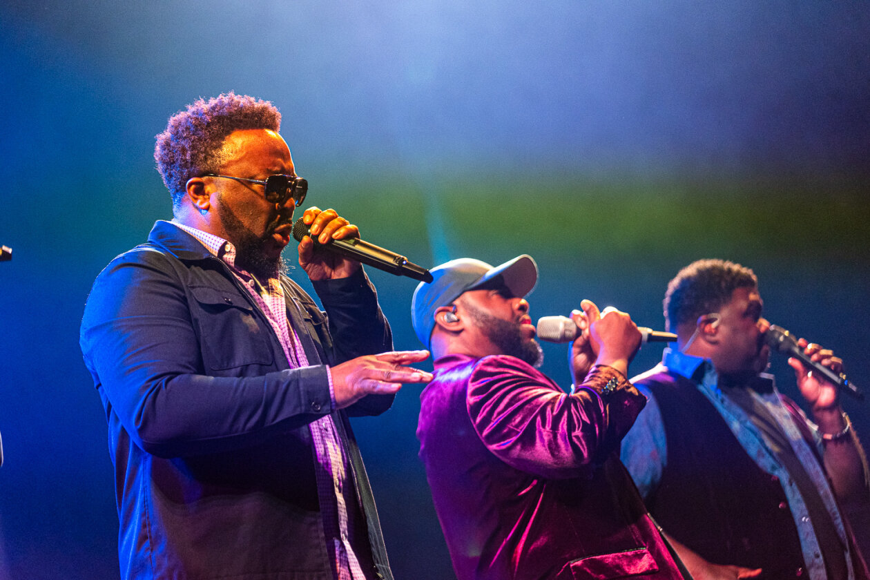 Auf Tour mit Pur: die A-cappella-Crew aus New York. – Naturally 7.