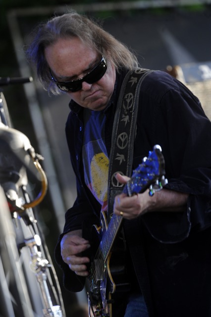 Neil Young – Den Opener des Abends: "Hey, Hey, My, My" ...