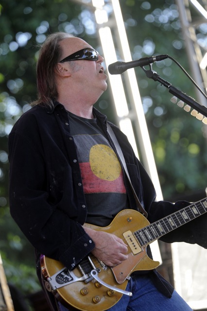 Neil Young – Das Kölner Rheinufer ist eben nicht Woodstock.