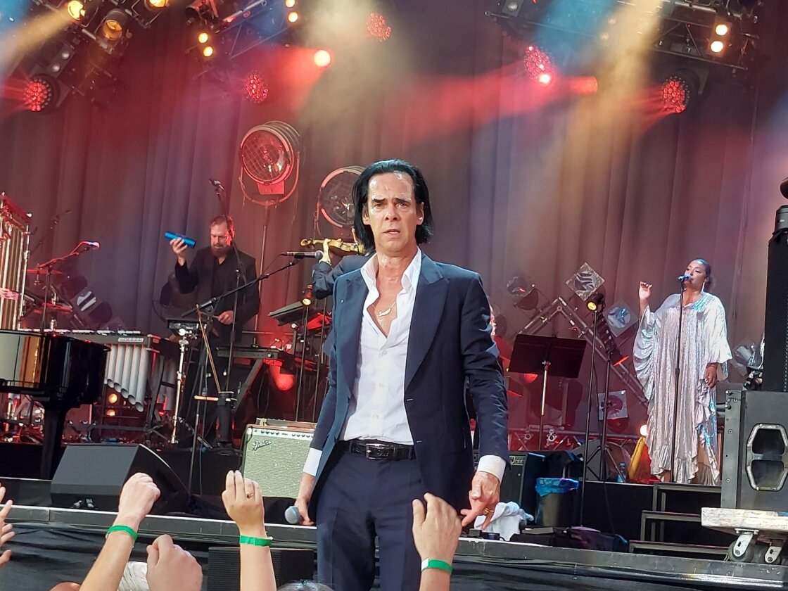 Nick Cave – The jacket stays on!