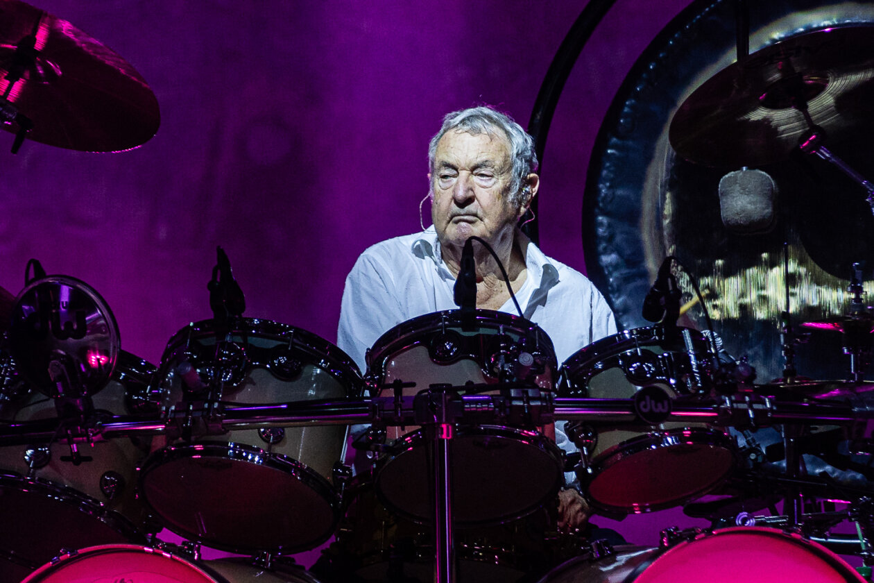 Nick Mason's Saucerful Of Secrets – Zurück auf Anfang: Der Pink Floyd-Drummer bringt  Songmaterial von 1965 bis 1972 auf die Bühne. – Nick Mason.