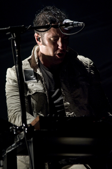 Nine Inch Nails – Das ist keine Musik, das ist der Sound einer Stahlgießerei: Laut und brachial. – Reznor mal am Piano...