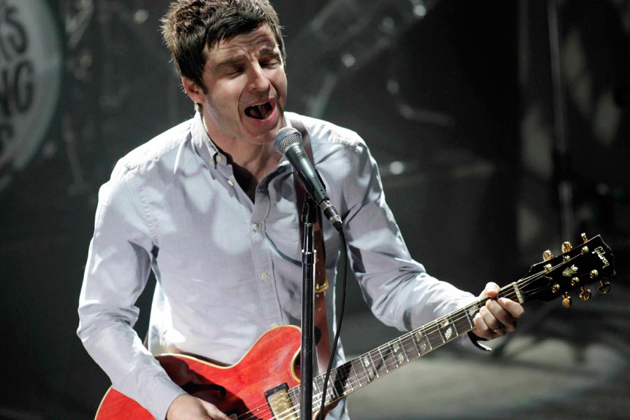 Noel Gallagher's High Flying Birds – Nach dem Split vom Bruder zeigt Noel Gallagher wo es lang geht. – Und weils so schön war ...