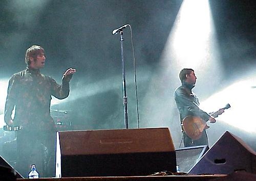 Oasis live auf dem Gurtenfestival bei Bern (2001) – Liam und Noel
