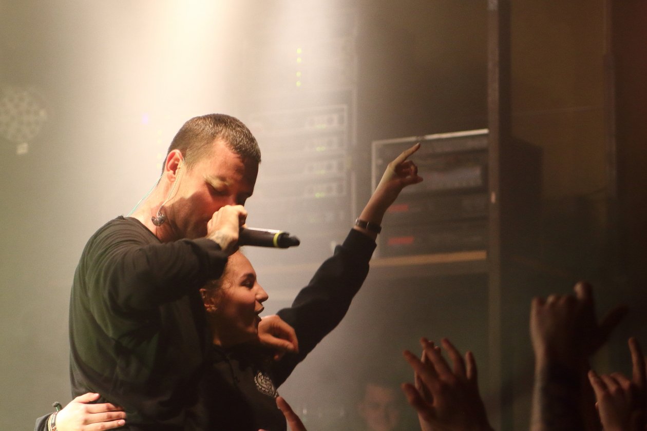 Parkway Drive – Spontan errichtetes Crowdsurfer-Paradies an der Spree. – ... nur zwei Tage vorher.