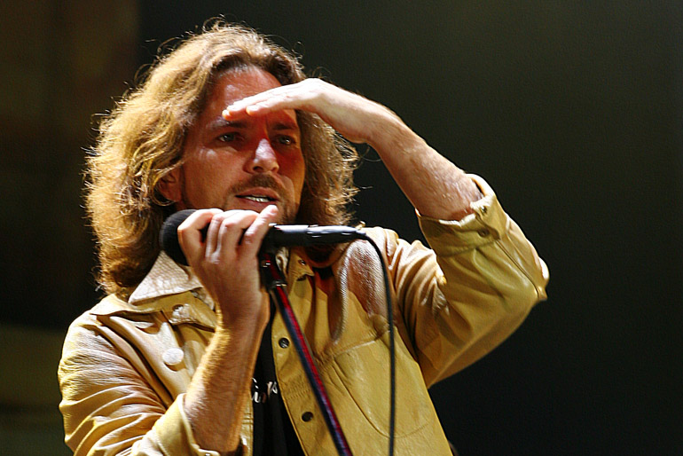 Pearl Jam – Schnelle Songs und Massenandrang am Festival-Samstag auf der Schwäbischen Alb. – 