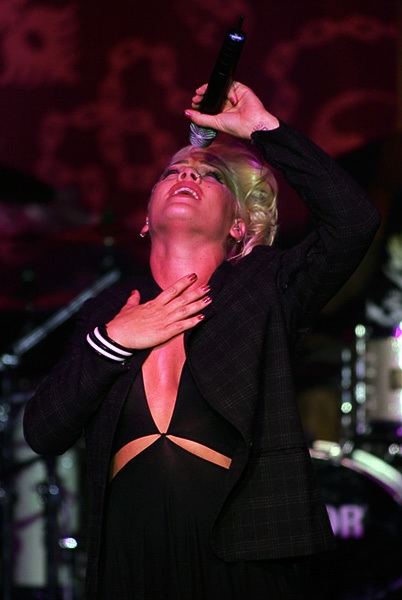 Pink – Vor 800 Fans gab die US-Göre einen Vorgeschmack auf ihre Oktober-Tour. – 