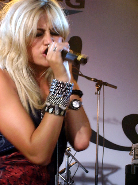 Pixie Lott – Der MySpace-Sprössling bringt frischen Soulpop nach Berlin. – ... um dann abends mit deutschen Fans auf der Insel zu feiern.