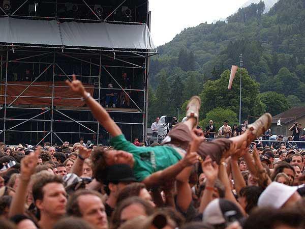 Placebo – Brian Molkos Mannen live im Berner Oberland als Co-Headliner vor Depeche Mode. – 