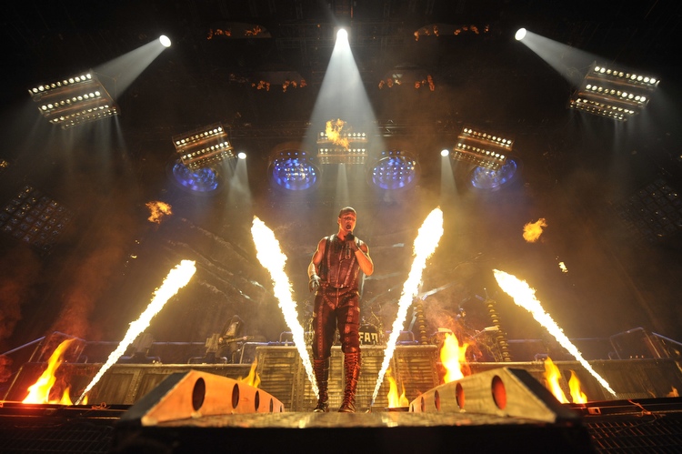 Zensur hin oder her: Rammstein live 2009. – Feuer frei!