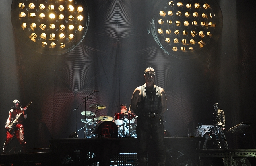 Heiße Show in Friedrichshafen. – Rammstein 2011 in Friedrichshafen