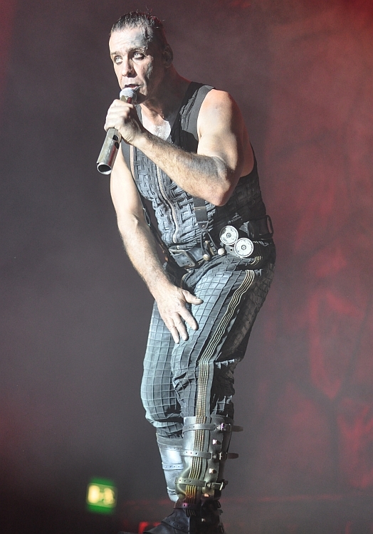 Heiße Show in Friedrichshafen. – Rammstein 2011 in Friedrichshafen