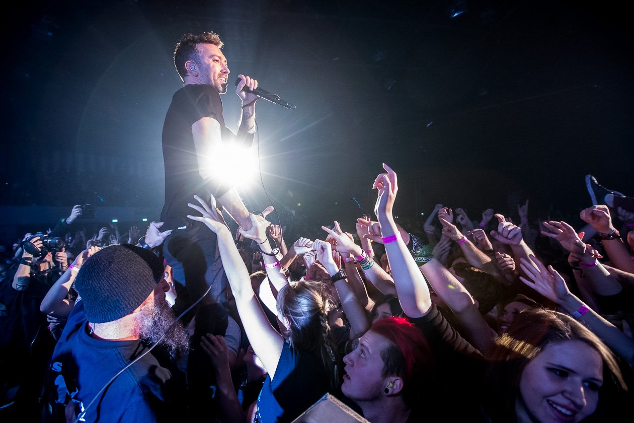 Rise Against – Powerchords gegen das System: mit der aktuellen Platte "Wolves" on tour. – Tim in der Menge.