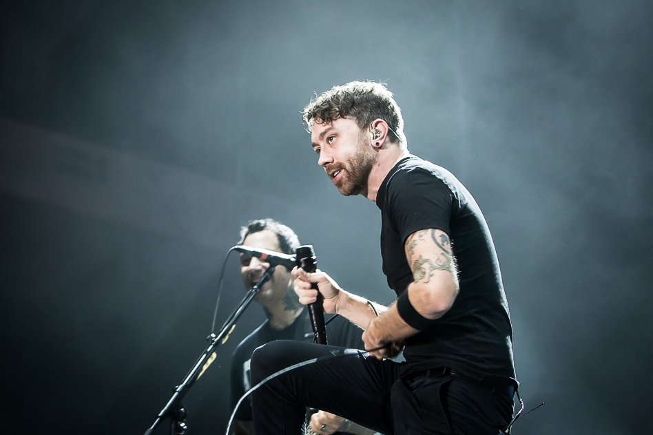 Rise Against – Die "Black Market"-Tour machte Halt am  Main. – Tim am Mic.