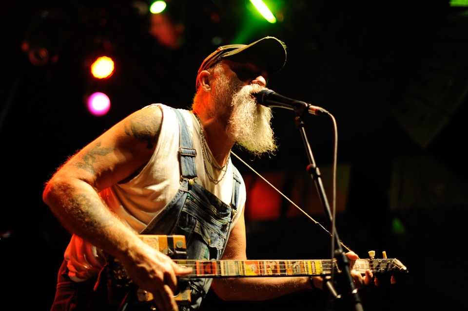 Seasick Steve und seine Gitarren in Zürich. – Seasick Steve, Zürich, 2013