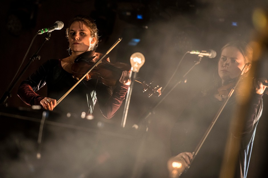 Finsteres Gesichter, finstere Musik: Das können nur Sigur Ros sein. – Sigur Rós