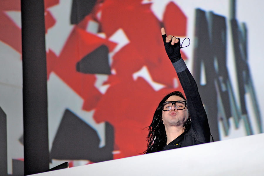 Räumt drei Grammys ab und rockt in Köln: Skrillex – Das Publikum ist schon nach wenigen Minuten...