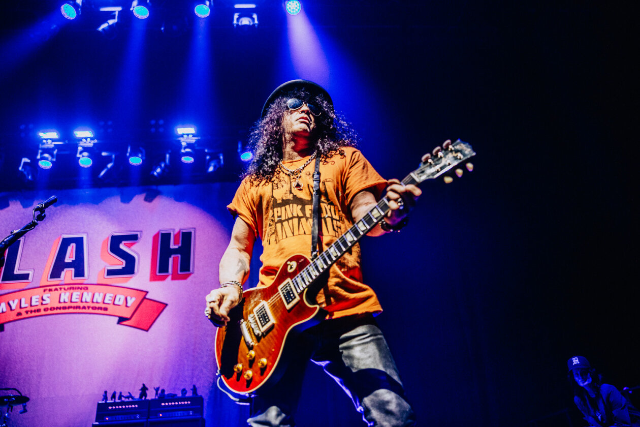 Der Guns N' Roses-Gitarrist mit Myles Kennedy und The Conspirators on tour. Im Doppelpack mit Mammoth WVH. – Slash.
