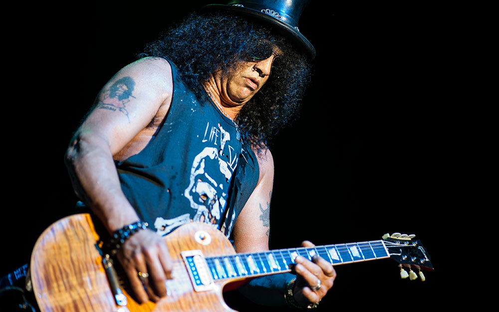 Slash mit Myles Kennedy: Rock das E-Werk! – Slash lässt die Finger fliegen.