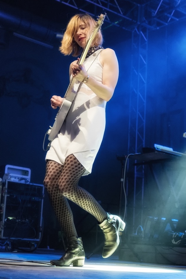 Sleater Kinney – Riot Grrrls der ersten Stunde im Huxley's Neue Welt – Es läuft auch ohne männliche Zeitgenossen hervorragend.