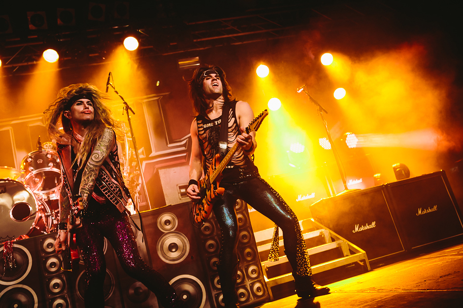 Steel Panther – Hairspray-Metal-Meeting in der Domstadt. – Lexxi Foxxx und Satchel.