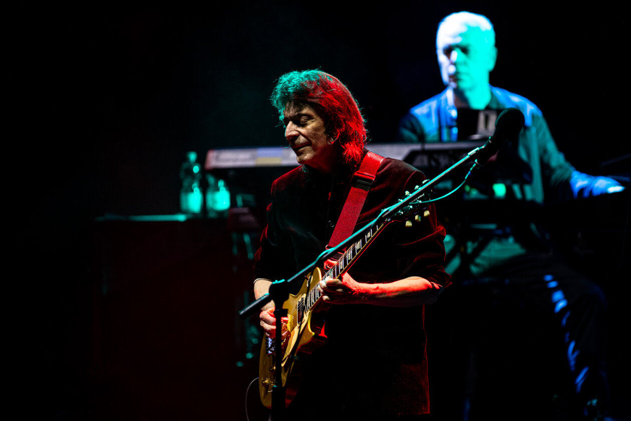 Auf "Foxtrot At Fifty-Tour": Der legendäre Gitarrist, ein Genesis-Mitglied in den 70ern, zu Gast in der Hauptstadt. – Steve Hackett.