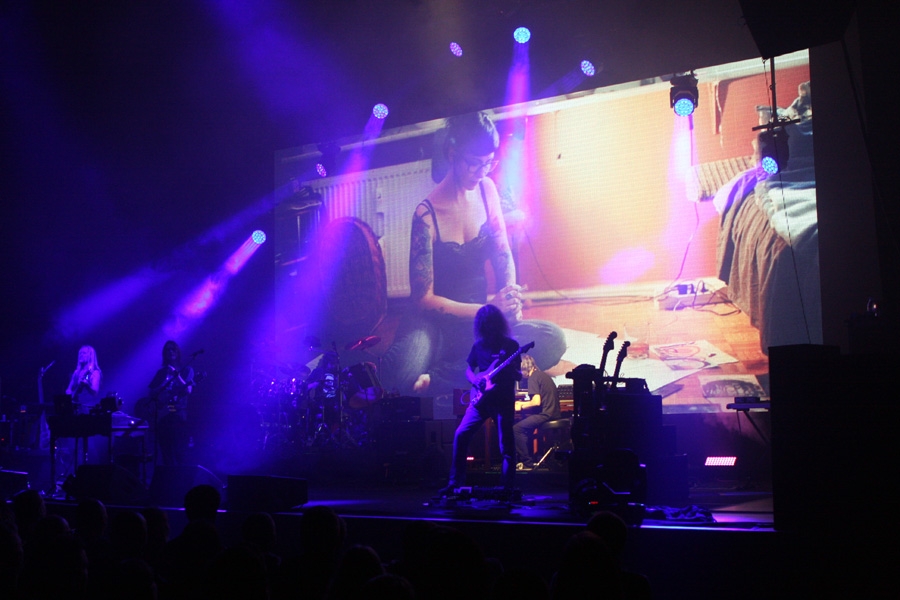 Steven Wilson – "Hand.Cannot.Erase" live. – 