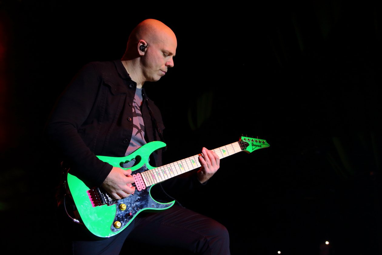 Stone Sour – An farbigen Gitarren mangelt es hier niemandem.