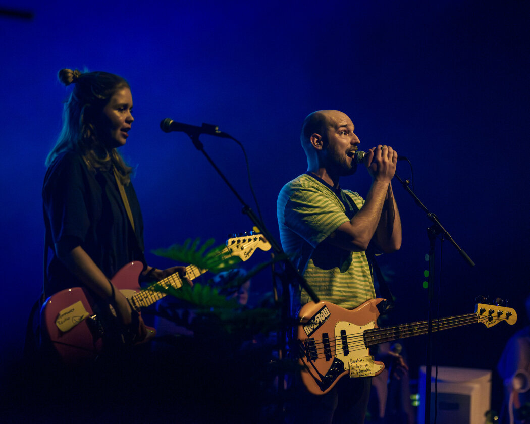 Die Punkrock-Band aus Bremen auf ihrem bis dato größten Headliner-Hallenkonzert. – Team Scheisse.