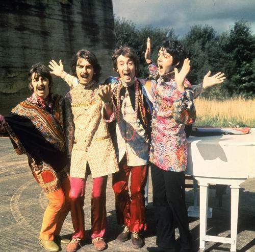 The Beatles – Zehn Pressefotos der Jungs aus Liverpool. – There beneath the blue suburban skies