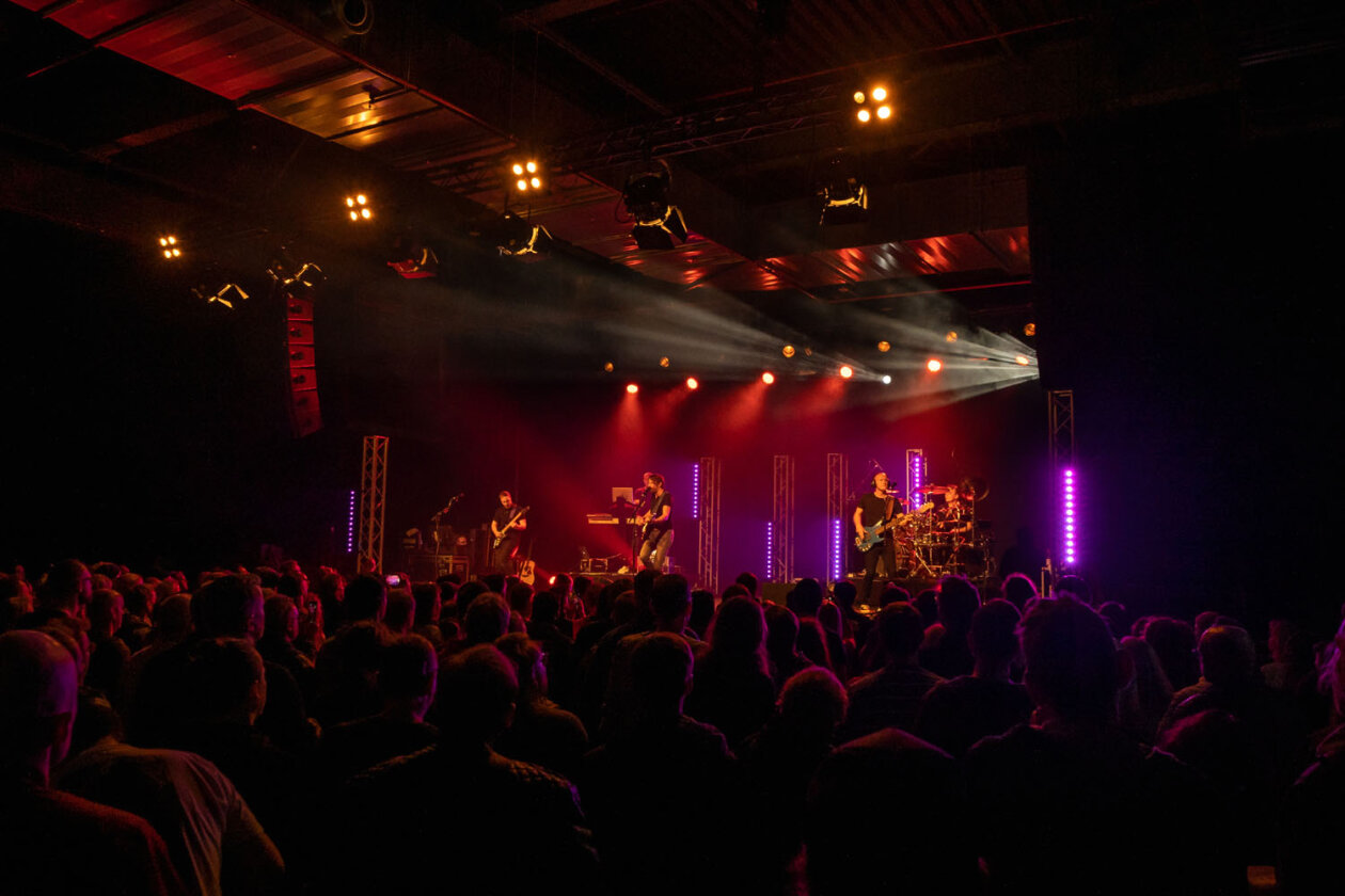Endlich wieder echte Konzerte erleben! Die britischen Progressive/Alternative-Rocker live in Köln. – The Pineapple Thief.
