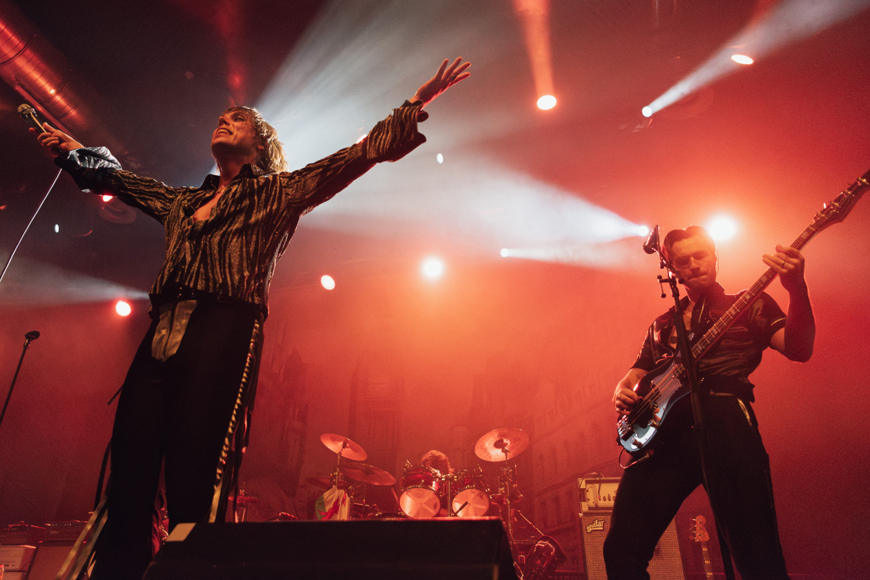 Viel Spielfreude, sauberer Sound und ordentlich Rockstar- Attitüde: ein perfekter Auftritt. – The Struts.