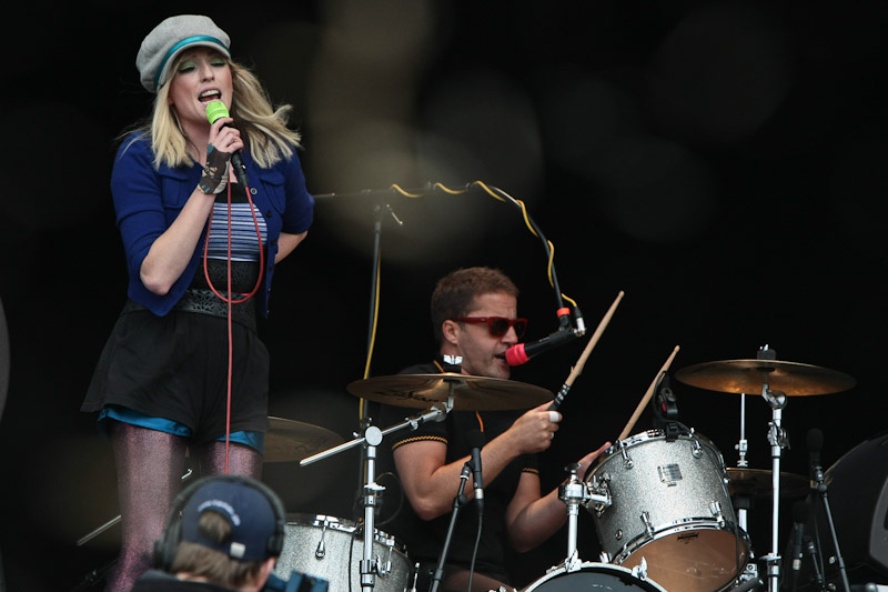 The Ting Tings – Das Duo punktete beim Festivalpublikum mit einer abgelesenen Begrüßung auf Deutsch. – 