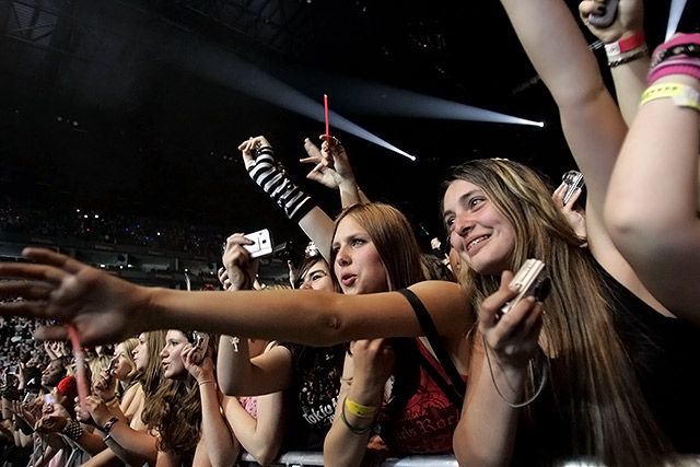 Der Wahnsinn hat Methode: Tokio Hotel live in der Kölnarena. – 