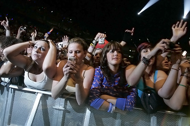 Der Wahnsinn hat Methode: Tokio Hotel live in der Kölnarena. – 