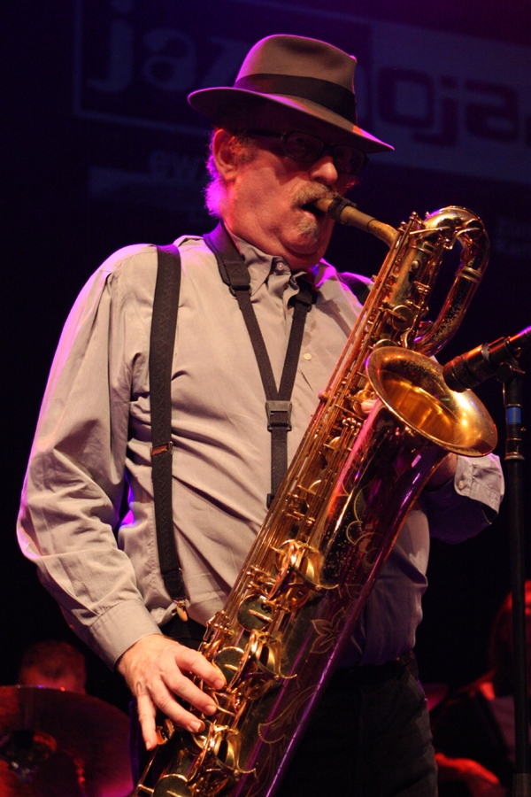 Tower Of Power live auf dem Zürcher Jazz No Jazz-Festival 2010. – Der "Doc": Stephen Kupka - Baritonsaxophon