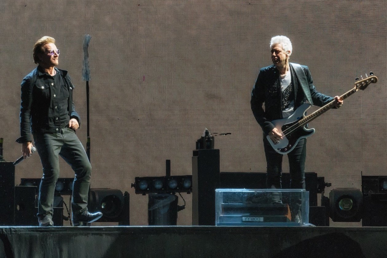 U2 – 30 Jahre "Joshua Tree": Die irischen Superstars beim einzigen Stopp der Welttour in Deutschland. – Bono und Adam Clayton.