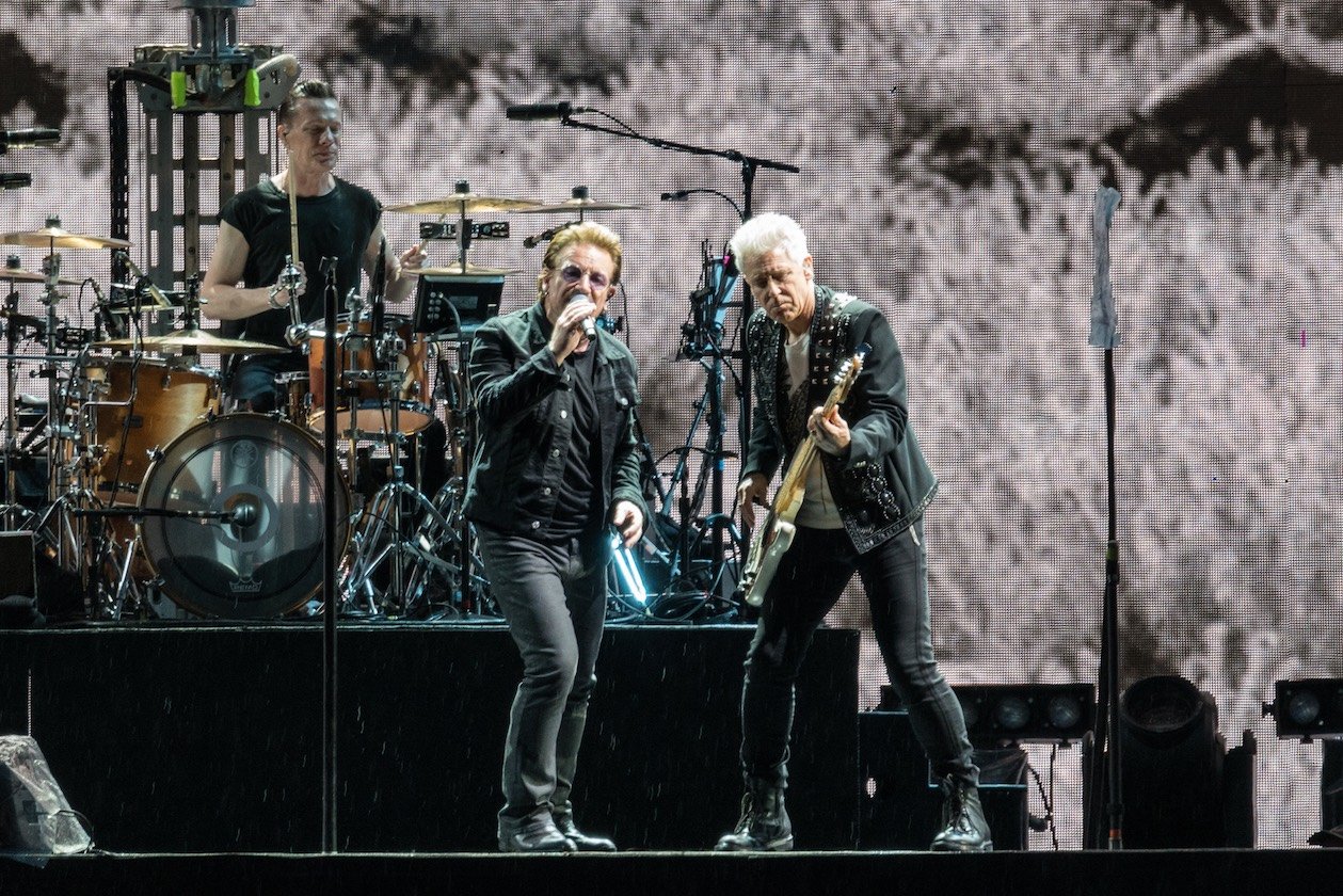 U2 – 30 Jahre "Joshua Tree": Die irischen Superstars beim einzigen Stopp der Welttour in Deutschland. – Larry Mullen Jr., Bono und Adam.