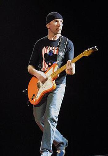 U2 – The Edge auf dem Catwalk.