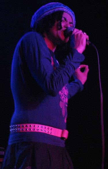 Ursula Rucker predigte auf ihrer "Ma'at Mama"-Tour 2006 auch im Wiener Flex. – 