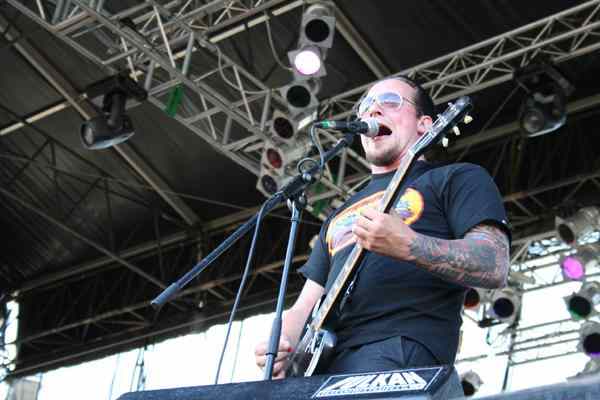 Volbeat – Kamen mit Verspätung aber rockten die Bühne. – 