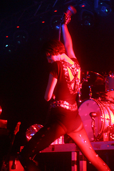 Yeah Yeah Yeahs – Messerscharf und druckvoll: Karen O. und Kollegen auf Tour. – 