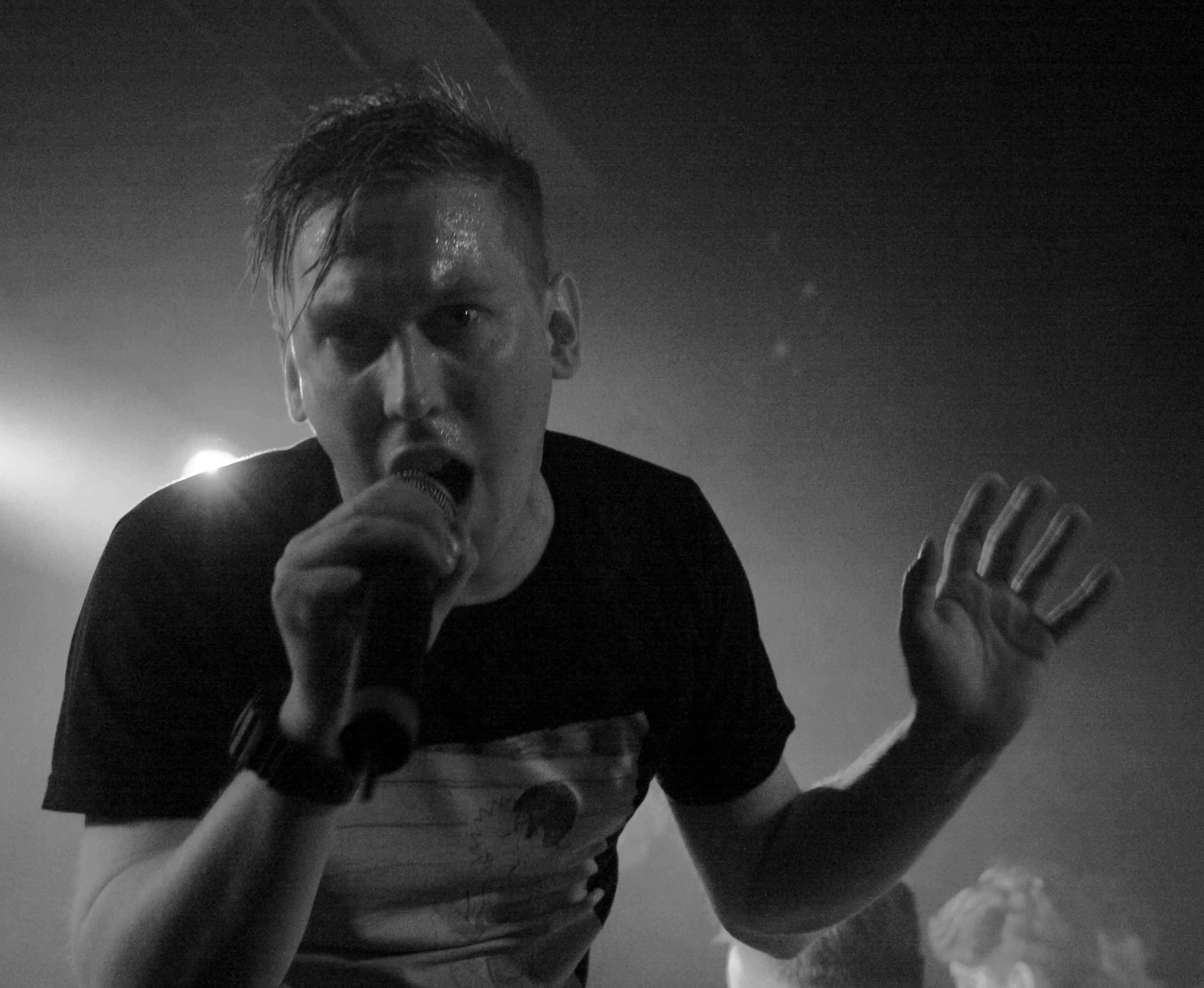 Zugezogen Maskulin – Zwei Berliner auf "Endlich Wieder Krieg"-Tour. – Grim sorgte schon solo mit seiner selbstbetitelten EP für Aufmerksamkeit.