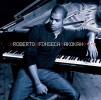 Der kubanische Jazz-Pianist Roberto Fonseca serviert 2009 "Akokan"., "Akokan" | © Enja Records (Fotograf: )