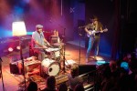 Voller Saal beim rockigen Auftritt des ehemaligen Profi-Surfers., Kulturladen, Konstanz, 2022 | © laut.de (Fotograf: Giuliano Benassi)