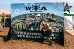 27 Grad und Kaiserwetter: Schon bei den Firefighters ist die Hölle los., Wacken, 2024 | © laut.de (Fotograf: Désirée Pezzetta)