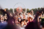 Der Sommer gibt dem feierwütigen Publikum noch mal alles., Lollapalooza, 2024 | © laut.de (Fotograf: Rainer Keuenhof)