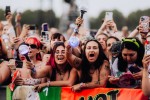 Der Sommer gibt dem feierwütigen Publikum noch mal alles., Lollapalooza, 2024 | © laut.de (Fotograf: Rainer Keuenhof)