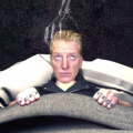 QOTSA - Neuer Clip zu "Head Like A Haunted House"